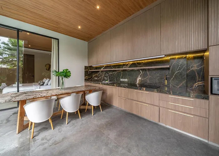 Lila - Family And Group Retreat With Private Pool In Pererenan Villa